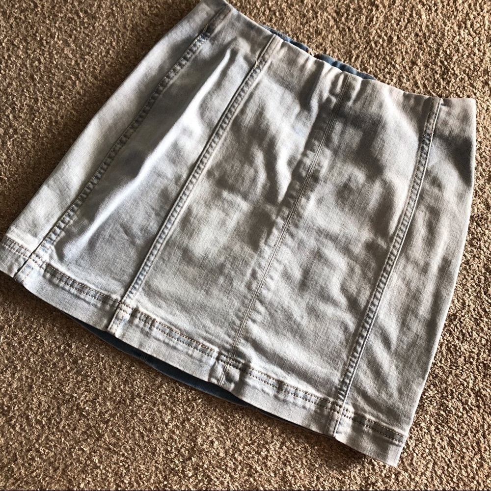Wild Fable light wash jean skirt in size 2